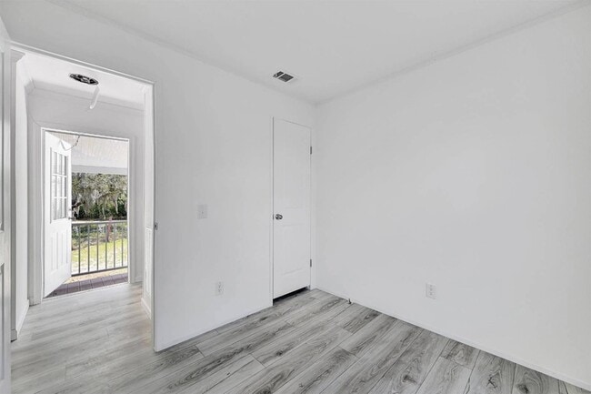 Building Photo - 2410 Skyview St