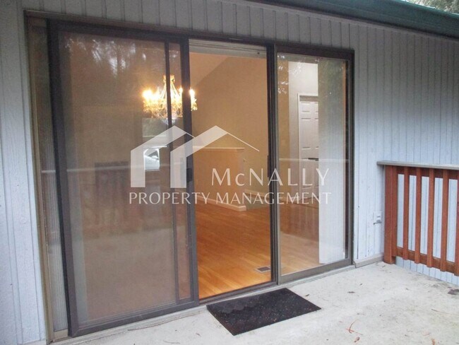 Building Photo - Spacious 3 Bedroom, 2.75 Bathroom Condo in Gig Harbor