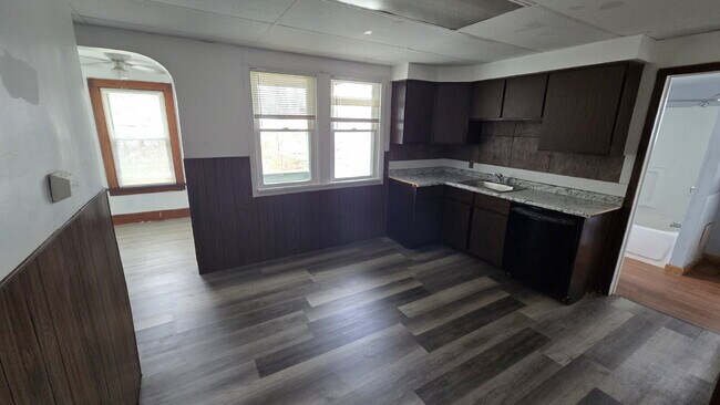 Building Photo - "3-Bed Comfort, Style & Nearby Recreation!"