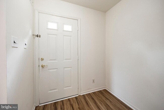 Building Photo - 918 Dogwood Ln