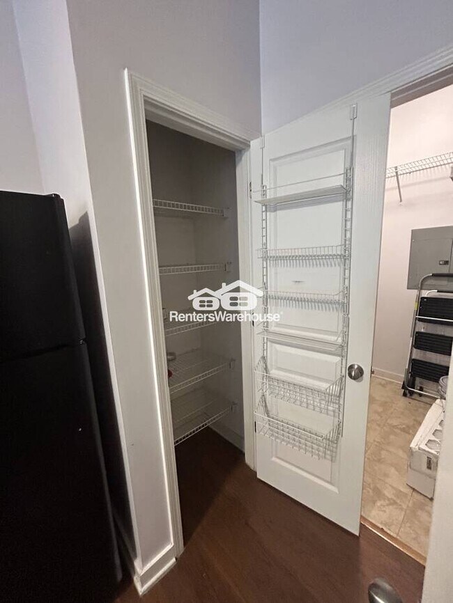 Building Photo - Perfectly located 2-bedroom 2 bath Condo