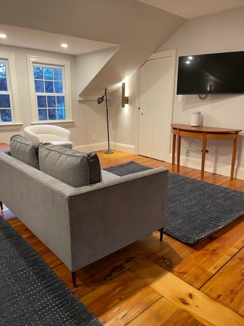 Building Photo - 7 Bedford St