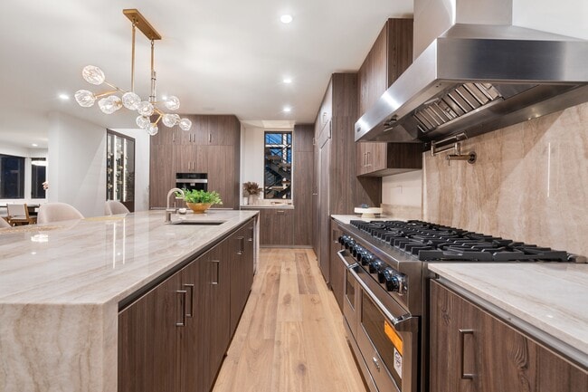 Building Photo - 5610 Bellevue Ave