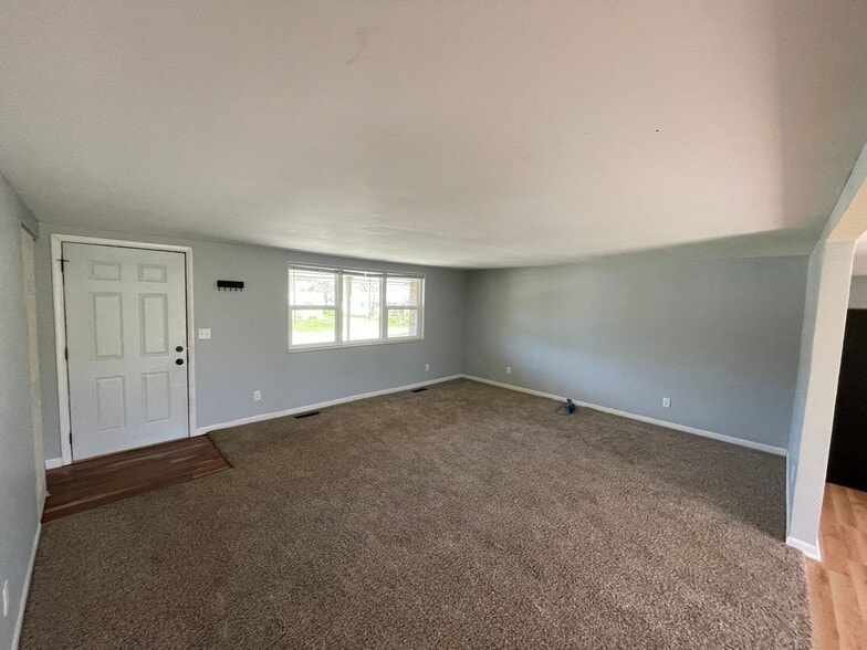 Building Photo - 2306 Deerwood Dr