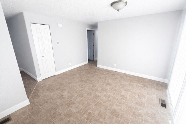 Building Photo - New carpet, kitchen, appliances, paint! Great neighborhood.