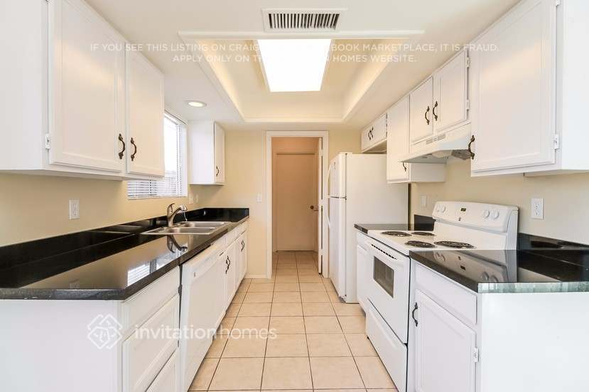 Building Photo - 3819 E Harmony Ave