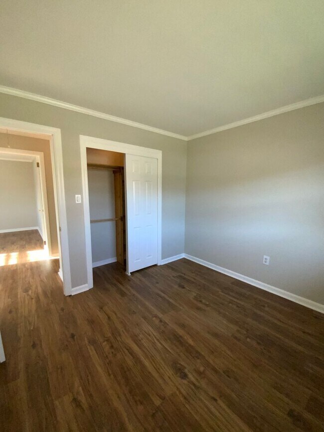 Building Photo - 418 Parkwynne Rd