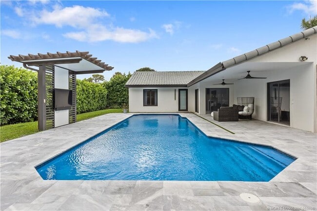 Building Photo - 5143 Deerhurst Crescent Cir