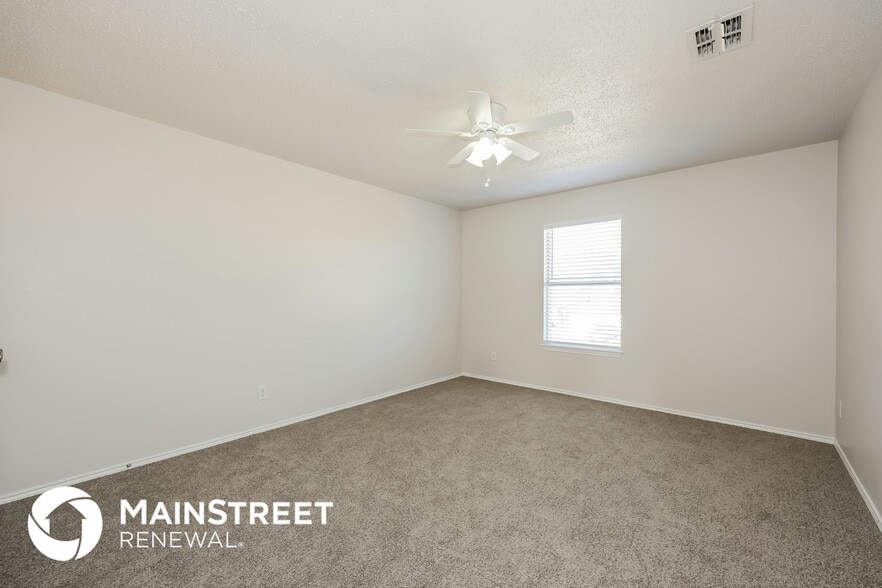 Building Photo - 664 Lowe Dr