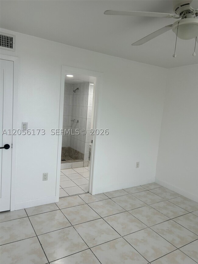 Building Photo - 10000 NW 80th Ct