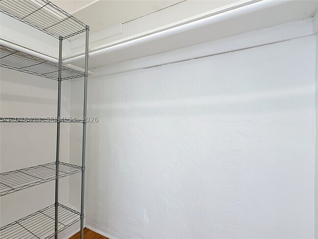 Building Photo - 2463 Pine Tree Dr