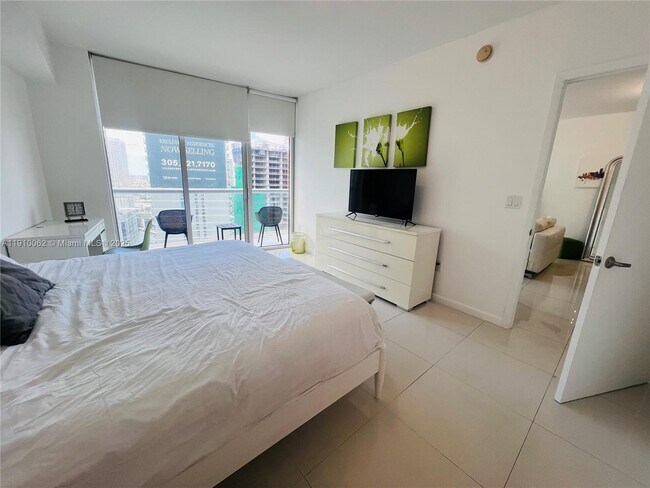 Building Photo - 485 Brickell Ave