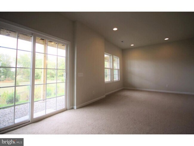 Building Photo - 1816 Pinnacle Dr