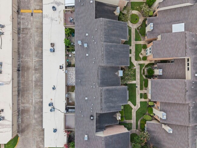 Building Photo - 925 Memorial Village Dr