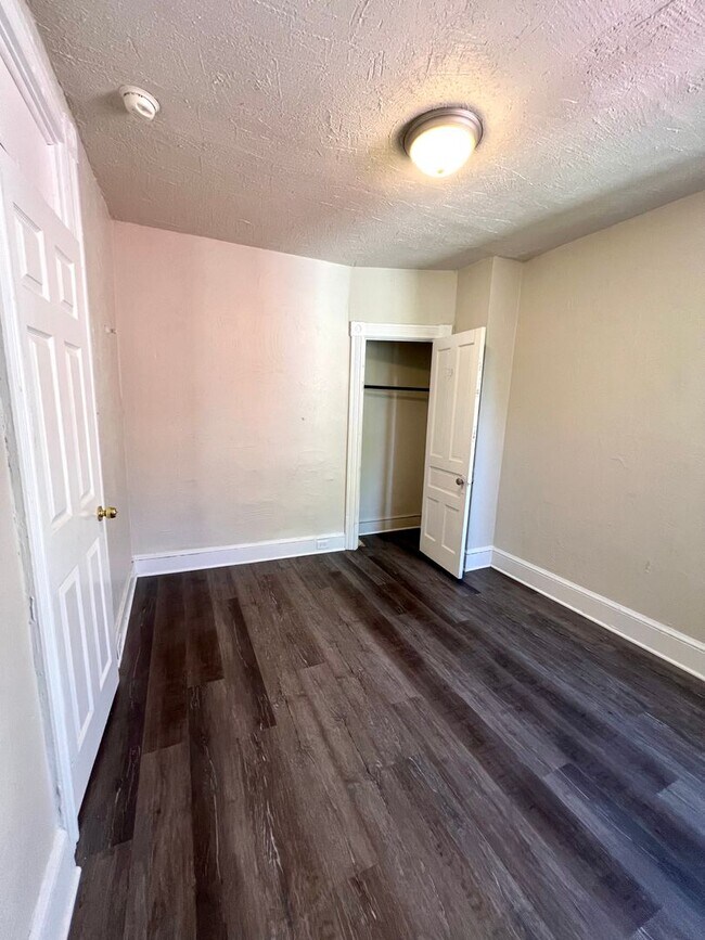 Building Photo - Charming 3BR Townhouse in Cabbage Hill