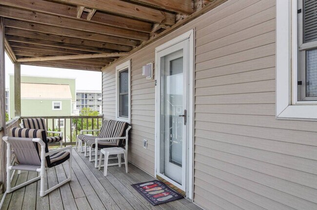 Building Photo - 8 Sunset Ave