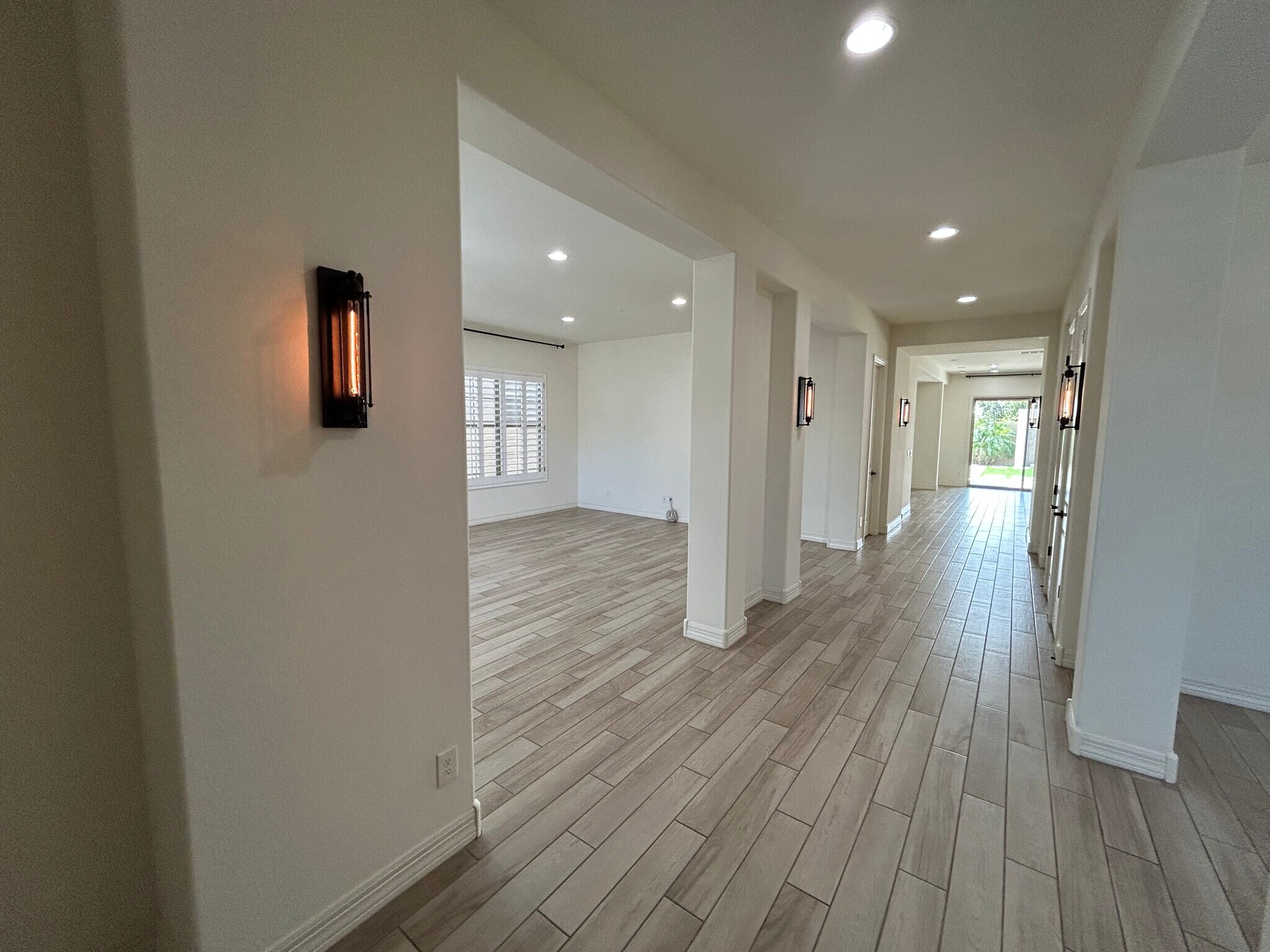 Building Photo - 1811 E Aster Pl