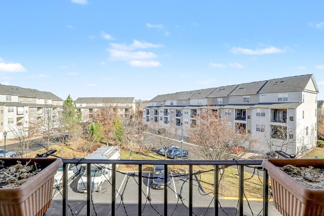 Building Photo - Welcome Home!!