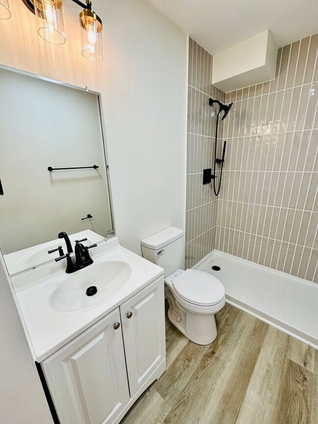 Building Photo - Completely renovated 3BR house in Shelby P...