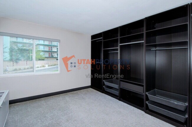 Building Photo - 87 W 300 N