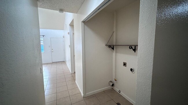 Building Photo - 2109 Sharon Way