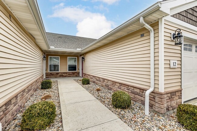 Building Photo - 7128 Triumph Ln