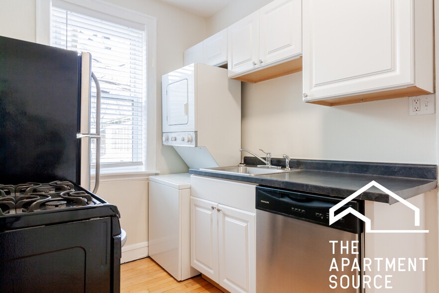 Building Photo - 4218 N Clark St