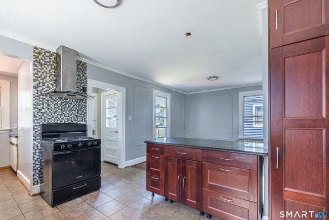 Building Photo - 430 Blohm St