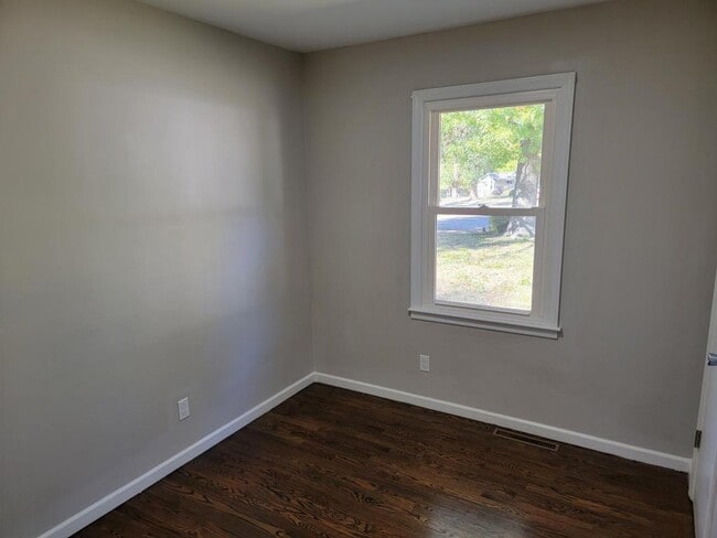 Building Photo - 5105 NE 44th St