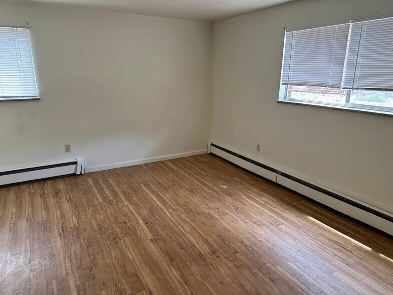 Building Photo - 926 James Ct