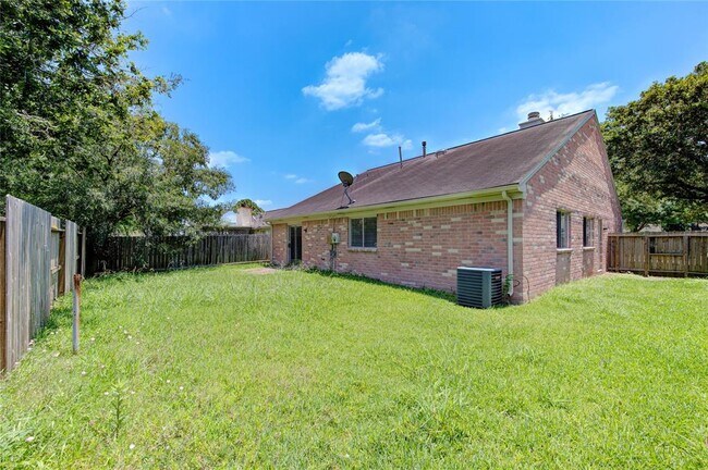 Building Photo - 4407 Alamo Ave