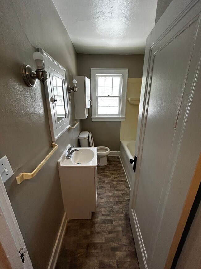 Building Photo - Washington Street Duplex