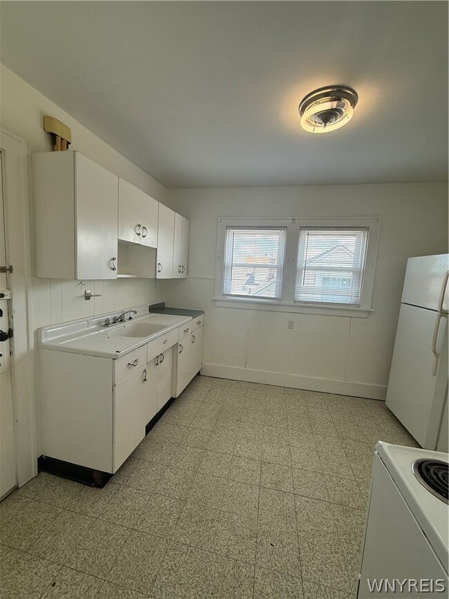 Building Photo - 125 Eiseman Ave