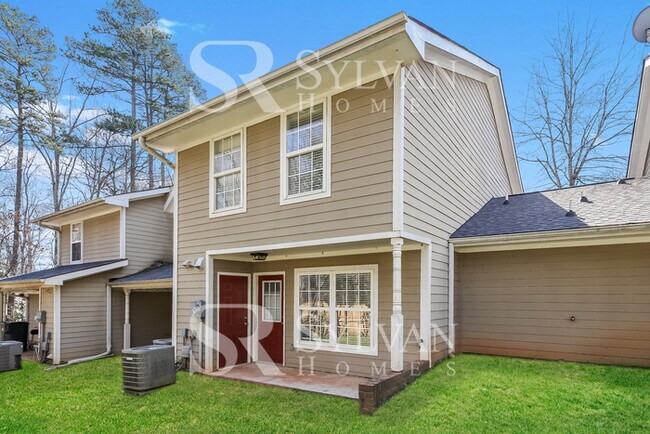 Building Photo - Charming 3BR 2.5BA Townhome Ready for Move...