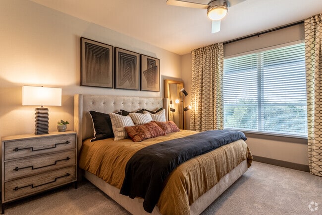 2BR, 2BA - 1,212SF - Oro Stone Oak