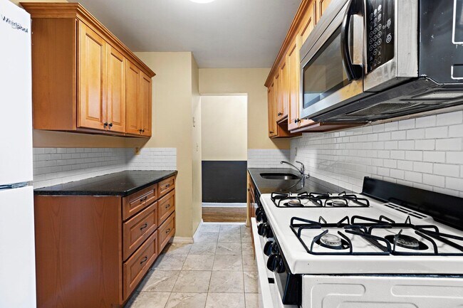 Building Photo - 2700 John F. Kennedy Blvd