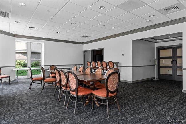 Building Photo - 250 E Harbortown Dr