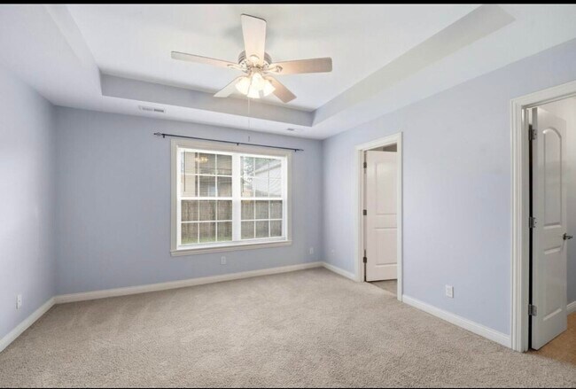 Building Photo - 5805 Mahon Dr
