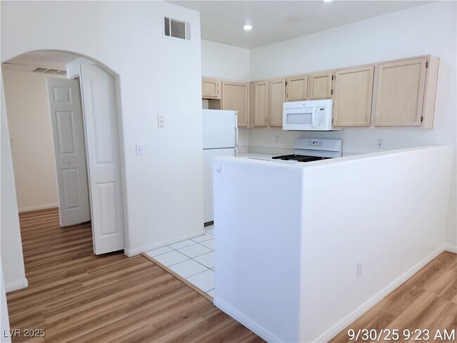 Building Photo - 6014 Vegas Dr