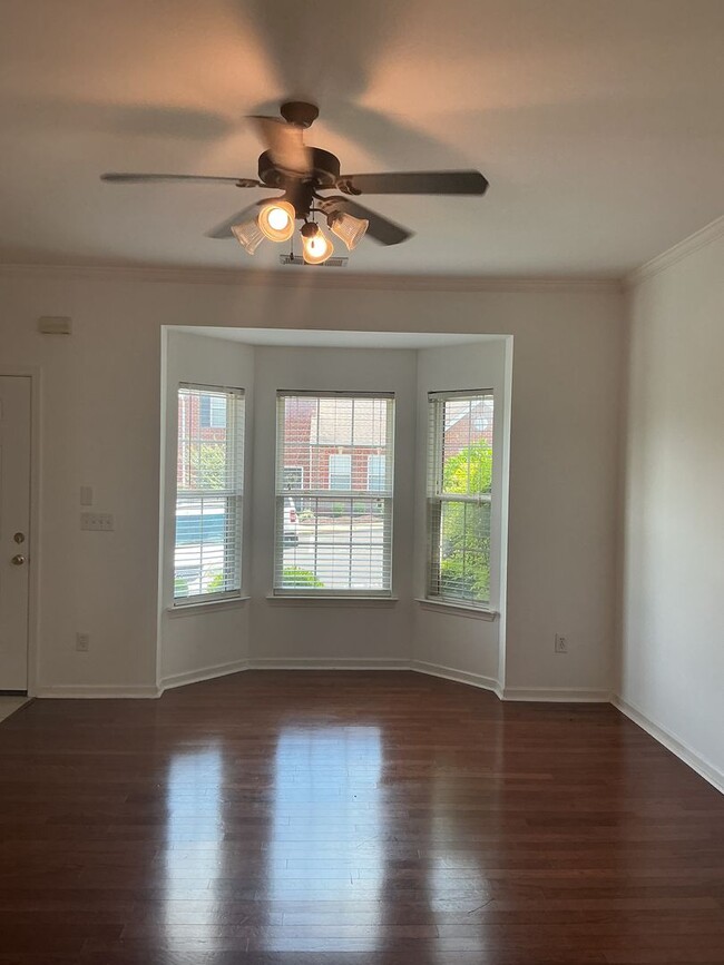 Building Photo - Move-In Ready 2-Bedroom Townhouse in the H...