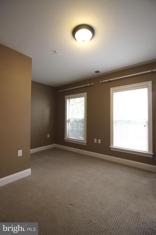 Building Photo - 421 N George Mason Dr