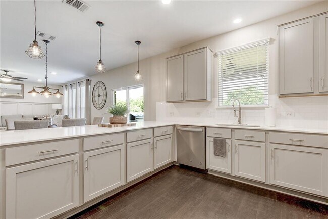 Building Photo - 7916 Springfield Dr