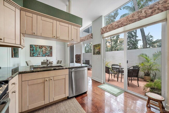 Building Photo - 2115 S Ocean Blvd