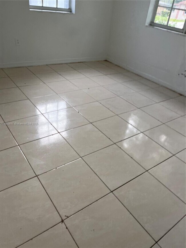 Building Photo - 14155 NE 14th Ave