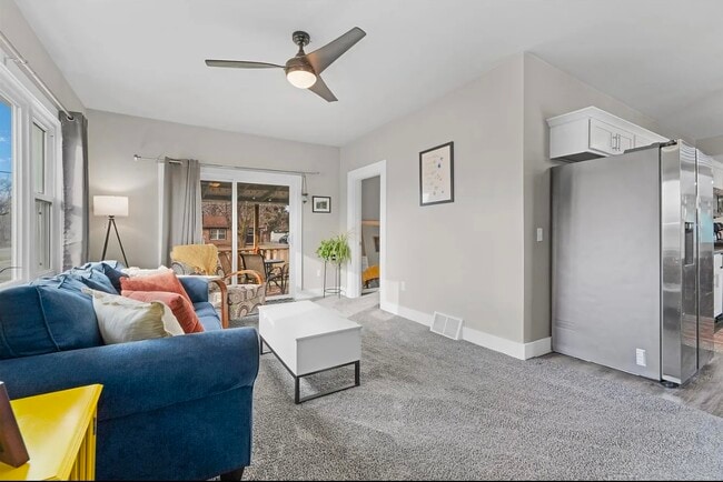 Building Photo - 1571 Charles St