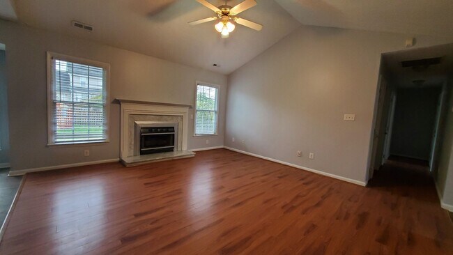 Building Photo - 2823 Franzia Dr