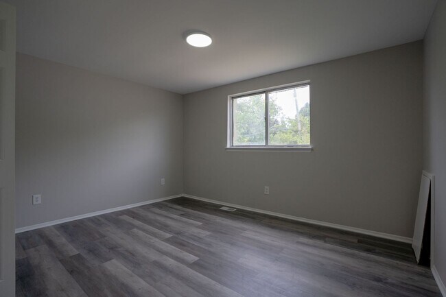Building Photo - 15841 Dort St