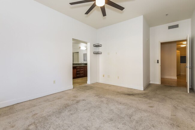Building Photo - Spacious Condo in Downtown Long Beach!