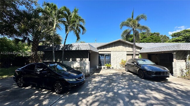 Building Photo - 566 SW 20th Ct