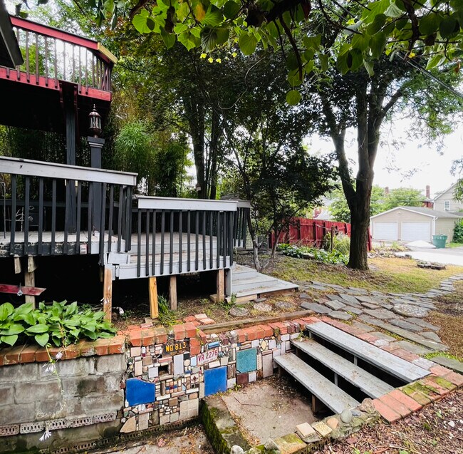 Building Photo - 343 E 12th Ave